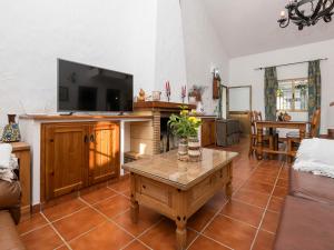 Televízia a/alebo spoločenská miestnosť v ubytovaní Holiday Home Amado by Interhome