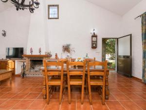 Televízia a/alebo spoločenská miestnosť v ubytovaní Holiday Home Amado by Interhome