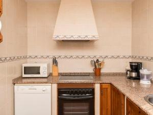 Kuchyňa alebo kuchynka v ubytovaní Holiday Home Amado by Interhome