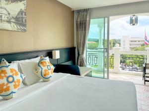 Postel nebo postele na pokoji v ubytování Grand Supicha City Hotel - SHA Plus