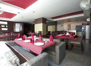 Posezení v ubytování Hotel Raya Inn