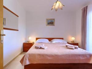 Postel nebo postele na pokoji v ubytování Apartment Alba-5 by Interhome