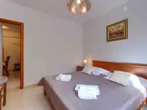 Postel nebo postele na pokoji v ubytování Apartment Alba-5 by Interhome