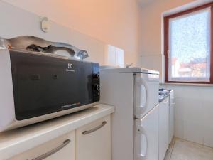 Kuchyň nebo kuchyňský kout v ubytování Apartment Alba-5 by Interhome