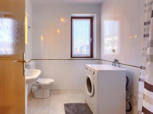 Koupelna v ubytování Apartment Alba-5 by Interhome