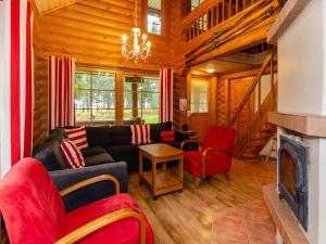 Χώρος καθιστικού στο Holiday Home Purnuranta c by Interhome