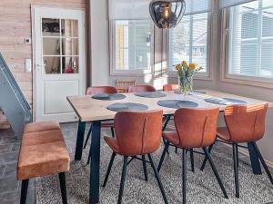 a dining room with a table and chairs at Holiday Home Rukan taikavuosselin helmi 8 b by Interhome in Ruka