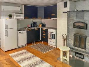 Kuchyň nebo kuchyňský kout v ubytování Holiday Home Hiekkalampi by Interhome