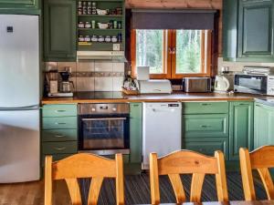 Dapur atau dapur kecil di Holiday Home Nuottakota by Interhome