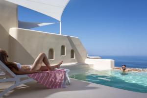Bazen v nastanitvi oz. blizu nastanitve Skyfall Suites - Adults Only