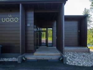 an entrance to a wooden building with a door at Holiday Home Villa uggo by Interhome in Hyrynsalmi