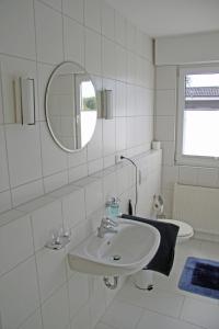 Ένα μπάνιο στο Ferienwohnung Brandheide