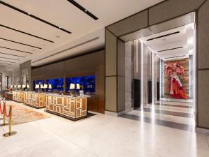 um lobby de um hotel com uma fila de lojas em Sofitel Sydney Darling Harbour em Sydney