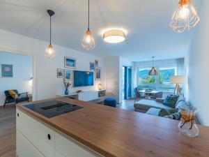 TV a/nebo společenská místnost v ubytování Apartment Sonnentanz alpe maritima Ski & See-Top 2 by Interhome