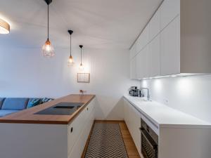 Kuchyň nebo kuchyňský kout v ubytování Apartment Sonnentanz alpe maritima Ski & See-Top 2 by Interhome