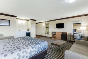 Kuchyň nebo kuchyňský kout v ubytování Econo Lodge Madison East