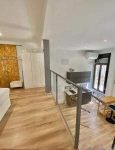 A kitchen or kitchenette at Loft Alameda en Sevilla