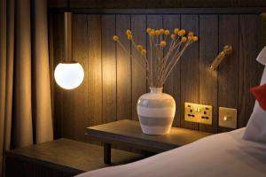 The Samuel Ryder Hotel St Albans, Tapestry Collection Hilton客房内的一张或多张床位