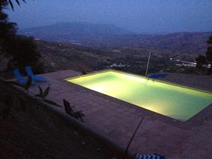 Basen w obiekcie Casitas El Paraje de Berchules lub w pobliżu