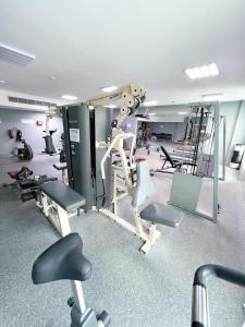 Fitness centrum a/nebo fitness zařízení v ubytování Dubai Marina Two Bed Apartment 1215
