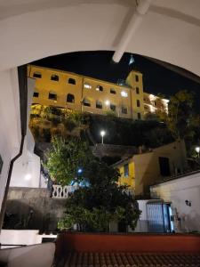 Το κτήριο όπου στεγάζεται  το διαμέρισμα