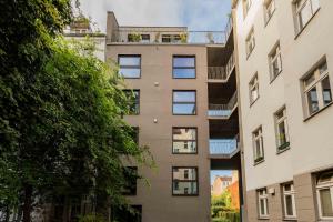 an apartment building with windows on the side of it at The Garden Suites by Suite030 in Berlin