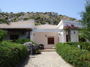 A garden outside Villino Agave