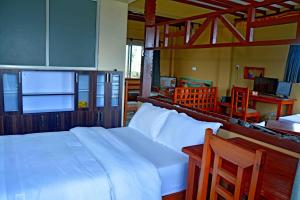 Postel nebo postele na pokoji v ubytování Hotel Himalayan Home Lamagaun Pokhara 10 minute drive from tourist place lakeside rent Rooms + 15 fotografií