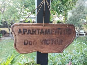 a wooden sign that reads explanations do visitor at Don Víctor in Salamanca
