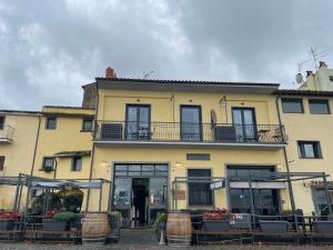 Το κτήριο όπου στεγάζεται  το διαμέρισμα