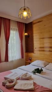 Galeriebild der Unterkunft ABANT DORT MEVSİM KONAĞI HOSTEL in Dereceören