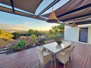 A balcony or terrace at Private villa with pool in Lajares