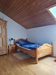 Кровать или кровати в номере Ferienwohnung Sonnenblume mit Hallenbad und Sauna