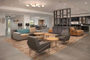 SpringHill Suites by Marriott Cincinnati Mason的休息区