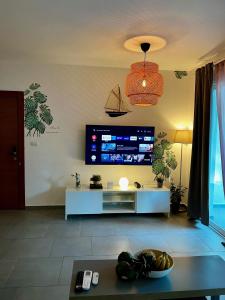 TV a/nebo společenská místnost v ubytování Apartment in Estrella, Dominicus-Bayahibe