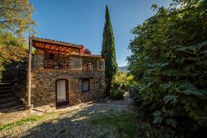an external view of a stone house with a balcony at Villa Casablanca in Montferrer