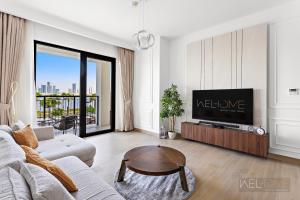 Fotografie z fotogalerie ubytování WelHome - Mesmerizing Sea & Burj Khalifa Views Apt at La Voile v Dubaji