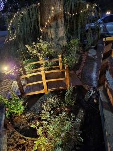 オークハーバーにあるRustic A-Frame hot tub retreat near Deception Passのギャラリーの写真