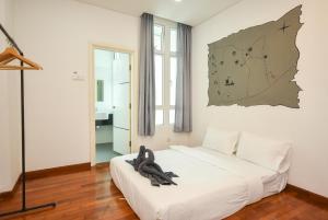 Katil atau katil-katil dalam bilik di 1Medini Theme Suite by Nest Home【LEGOLAND】 +37 gambar