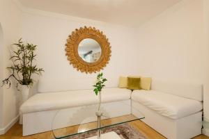 Posedenie v ubytovaní Ground floor holiday apartment with terrace and pool in Puerto Banús, Marbella