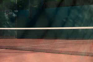 Tenis alebo squash v ubytovaní Ground floor holiday apartment with terrace and pool in Puerto Banús, Marbella alebo jeho okolí