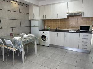 Η κουζίνα ή μικρή κουζίνα στο Edificio Prieto VIV N1