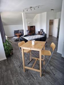 a living room with a wooden table and chairs at Appartement Andrea in Galambok