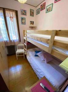 - une chambre avec 2 lits superposés dans l'établissement Villa I Parioli, à Guiglia