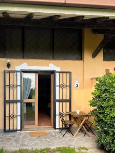 a glass door of a house with a wooden table at Casa Vacanze La Riserva Maccarese in Maccarese