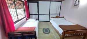 Postel nebo postele na pokoji v ubytování Skanda home stay