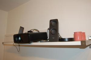 a speaker and a camera on a shelf at Jacobin-centre ville-paisible-2 couchages in Amiens