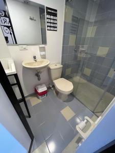 a bathroom with a toilet and a sink and a shower at Dubai vip in Bogotá