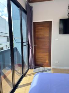 Postel nebo postele na pokoji v ubytování Kata Noi Place floor3