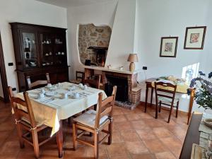 a dining room with a table and a fireplace at Casale San Felice B&B in Cusano Mutri